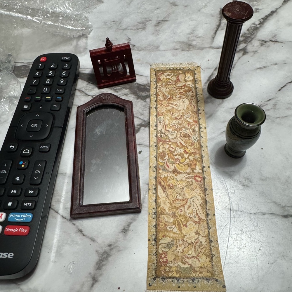 Miniature Doll House Home Decor Set with Vase, Mirror, Plant Stand and Rug - Picture 4 of 4